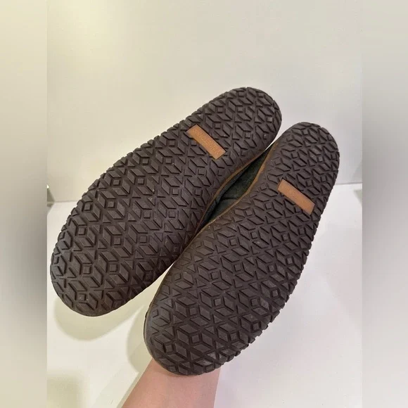 Minnetonka Tobie Moccasin Slipper size 9 men
